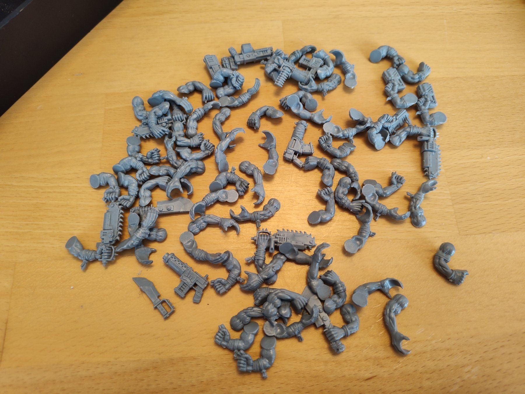 Kit di modellismo & Modellini statici: WARHAMMER 40K - OLD ORKS BITS + BANNER – Usato da Matran venduto da Rafiki91 1
