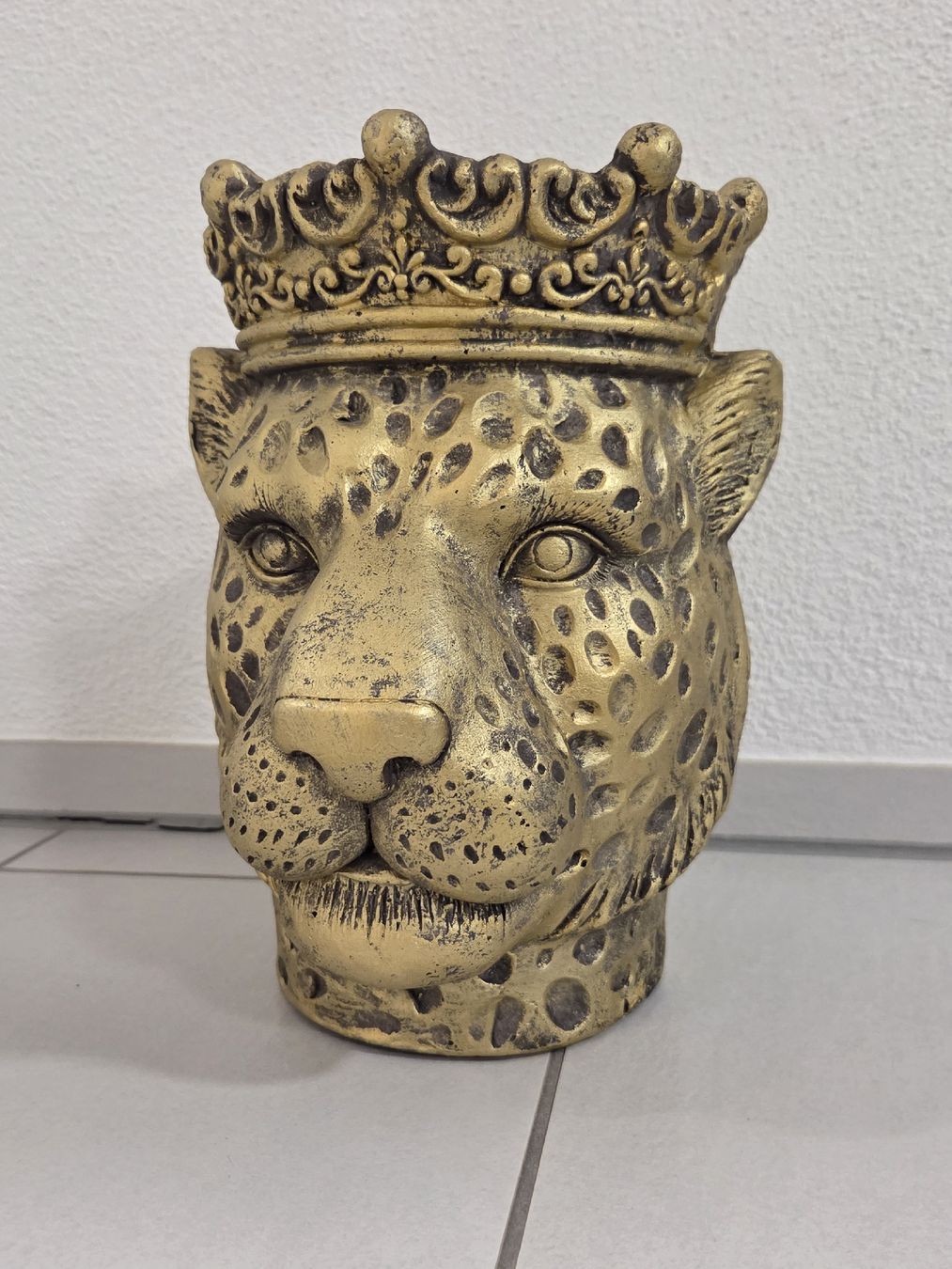 Toutes les décorations: Dekorative Leopard Büste mit Krone, Goldfarben, Topf – Neuf (Voir description) à Bülach par Recherchieren 1