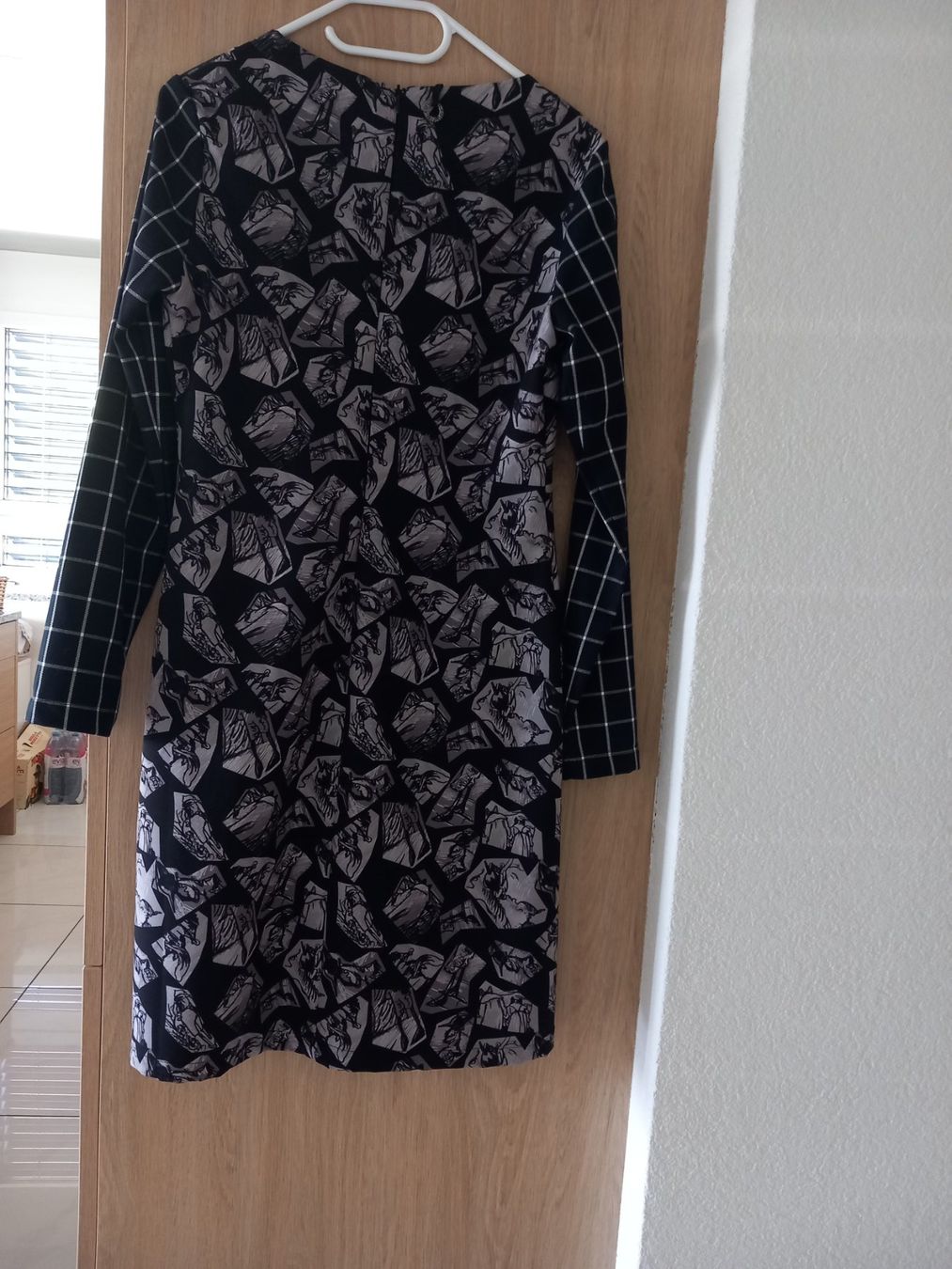 Vestiti: Robe  neuve "Save the Queen" – Nuovo (secondo la descrizione) da La Chaux-de-Fonds venduto da Boutique333 3