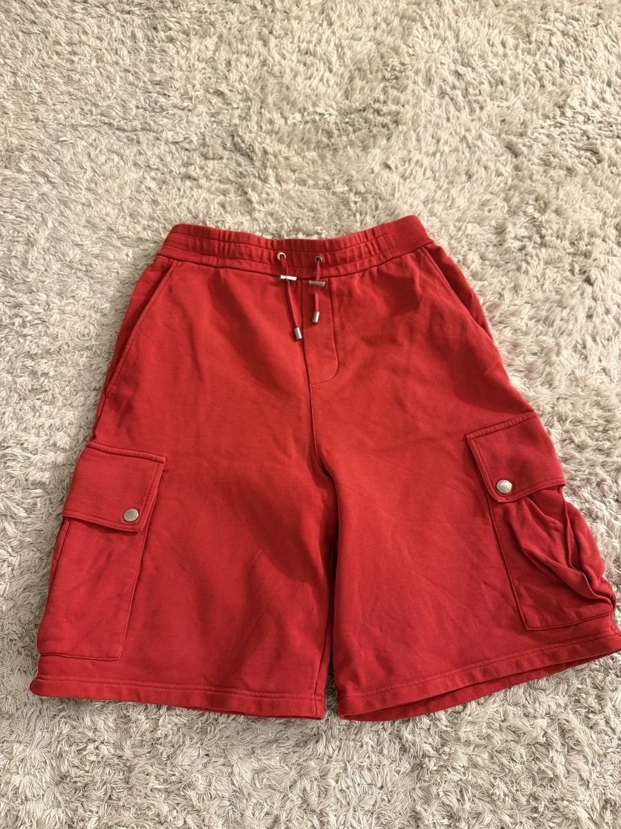 Balmain Pantaloni: Balmain cargo short red – Usato da Egg b. Zürich venduto da n_oetiker