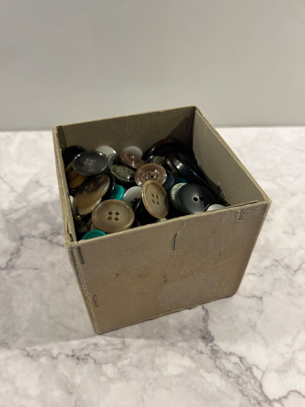 Bottoni: 560 Gramm Knöpfe Knopf – Usato da Basel venduto da toy_t8bb 1