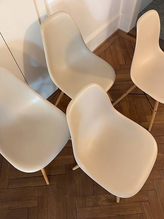 Sedie: 4x Design-Stühle weiß | Eames-Stil mit Holzbeinen – Usato da Zürich venduto da sf2_cm97 2