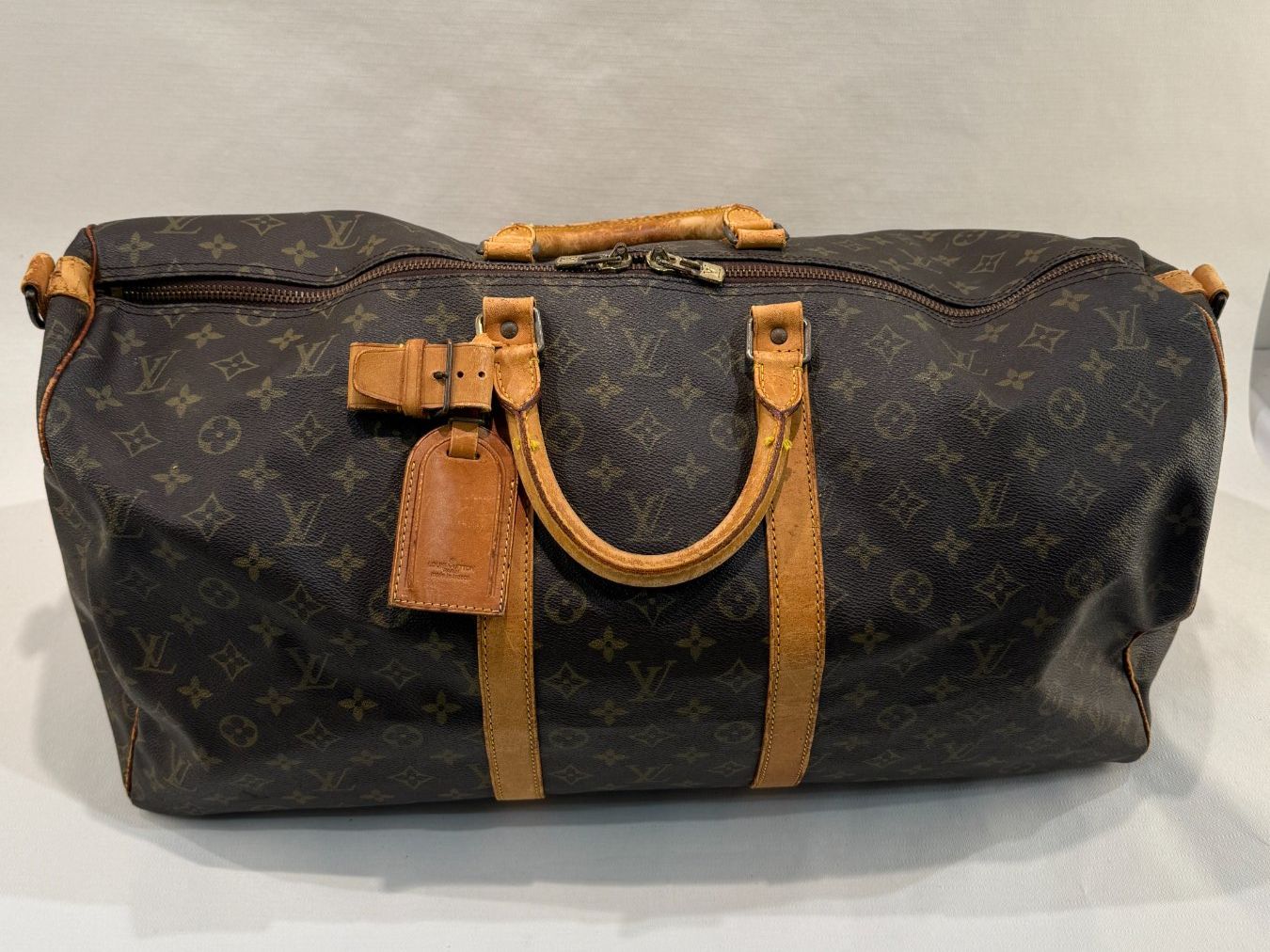 Louis Vuitton Taschen: Louis Vuitton Keepall 55 Monogram Reisetasche – Gebraucht aus Erlenbach ZH von iLuxury