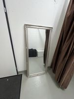 Eleganter Wandspiegel Silber 150 cm mit Zierrahmen