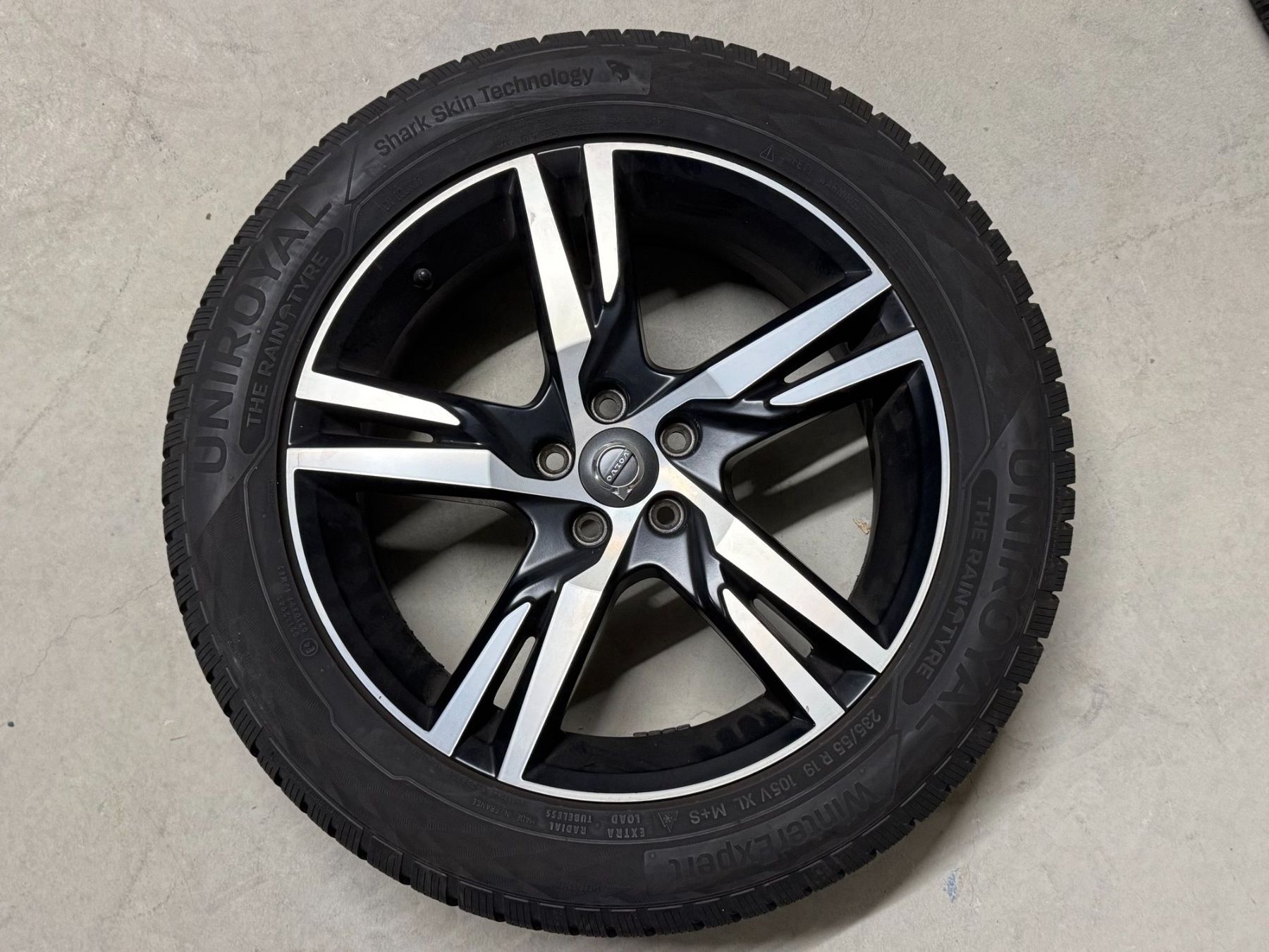 Volvo Pneus & Roues: Volvo original Winterräder 19" – D'occasion à Amsoldingen par 242GT 3