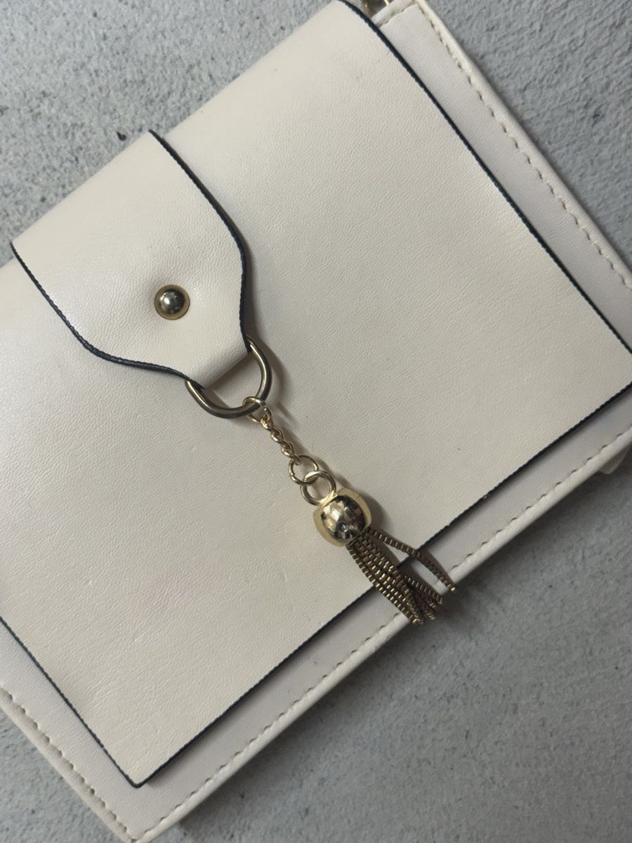 Borse da donna: Damen Tasche weiss mit Kette – Usato da Güttingen venduto da Nkskn 1