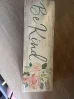 Holzschild "Be Kind" mit Rosen Deko Shabby Chic Look