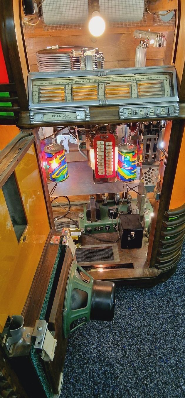 Rock-Ola Musiktruhen: Musikbox Jukebox Rock-Ola Modell DE39 – Gebraucht aus Geroldswil von  3