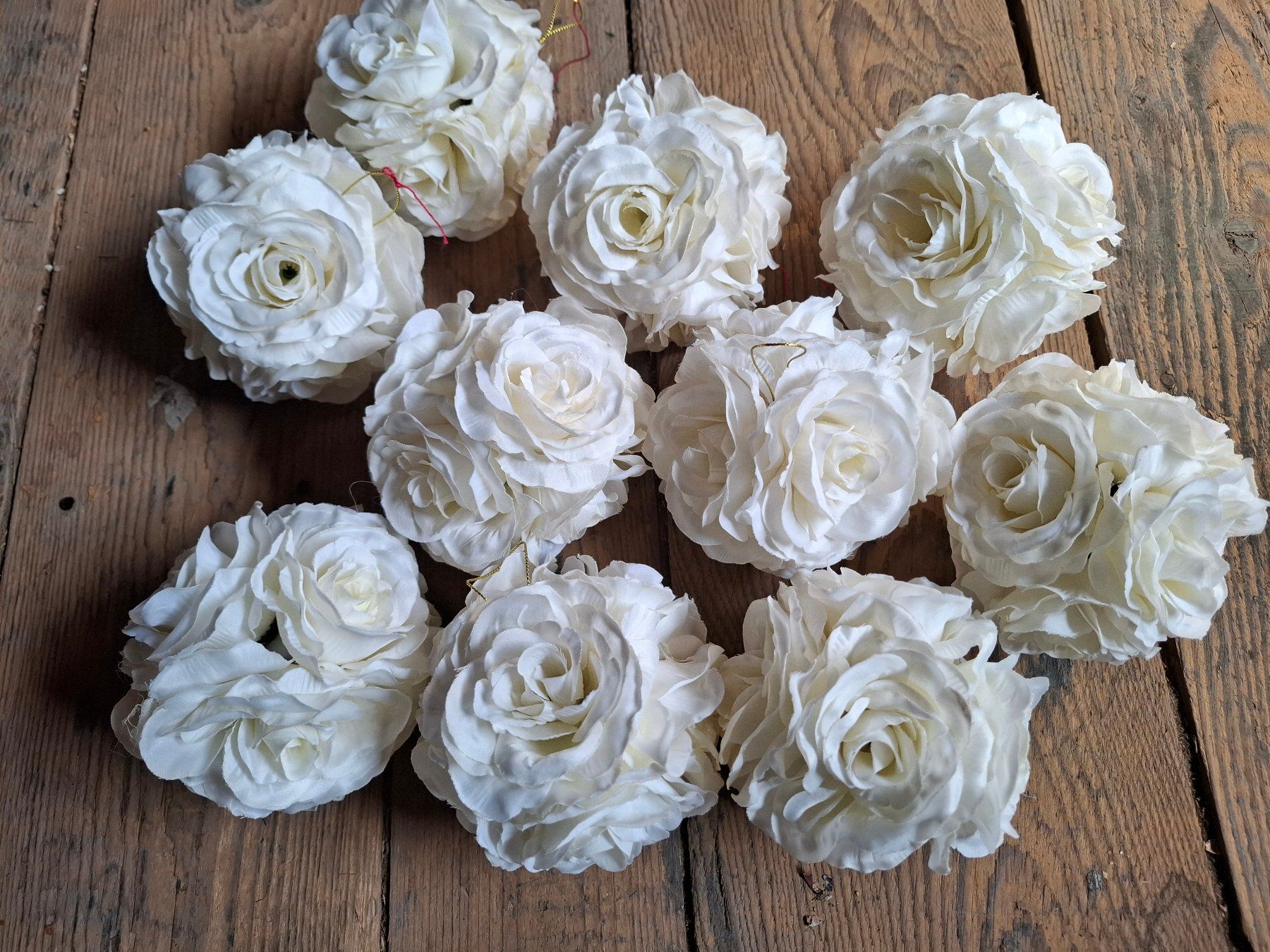 Alle Dekorationen: 10 weisse Rosen-Kugeln – Gebraucht aus Büsserach von 11naomi