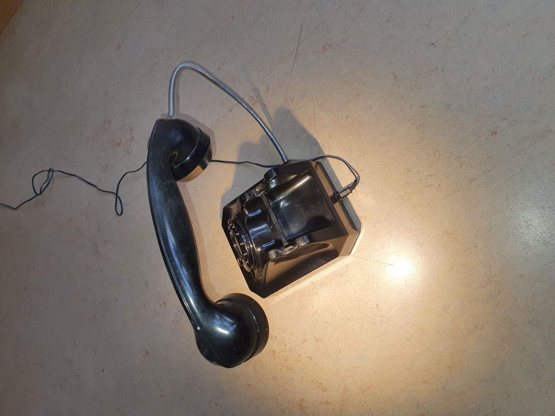 Lampade: Upcycling Telefonlampe – Usato da Bönigen venduto da CarveArt 1