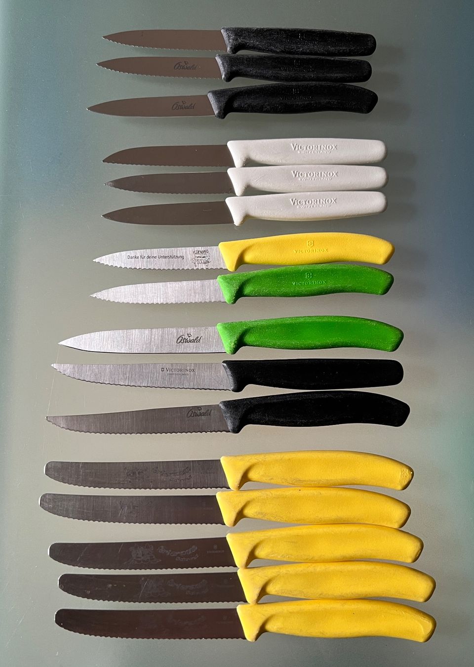 Victorinox Küchenmesser: 16 Victorinox-Küchenmesser – Gebraucht aus Brunnen von Bonitoman