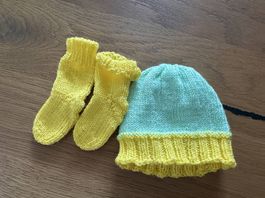 Newborn Strickmütze und Socken Set