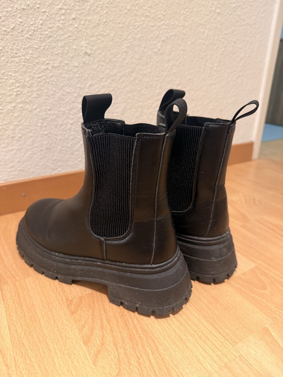 Scarpe da donna: Winter Boots: Schwarze Stiefeletten, Grösse 37! – Usato da Chur venduto da Pedro.Giesteira 3