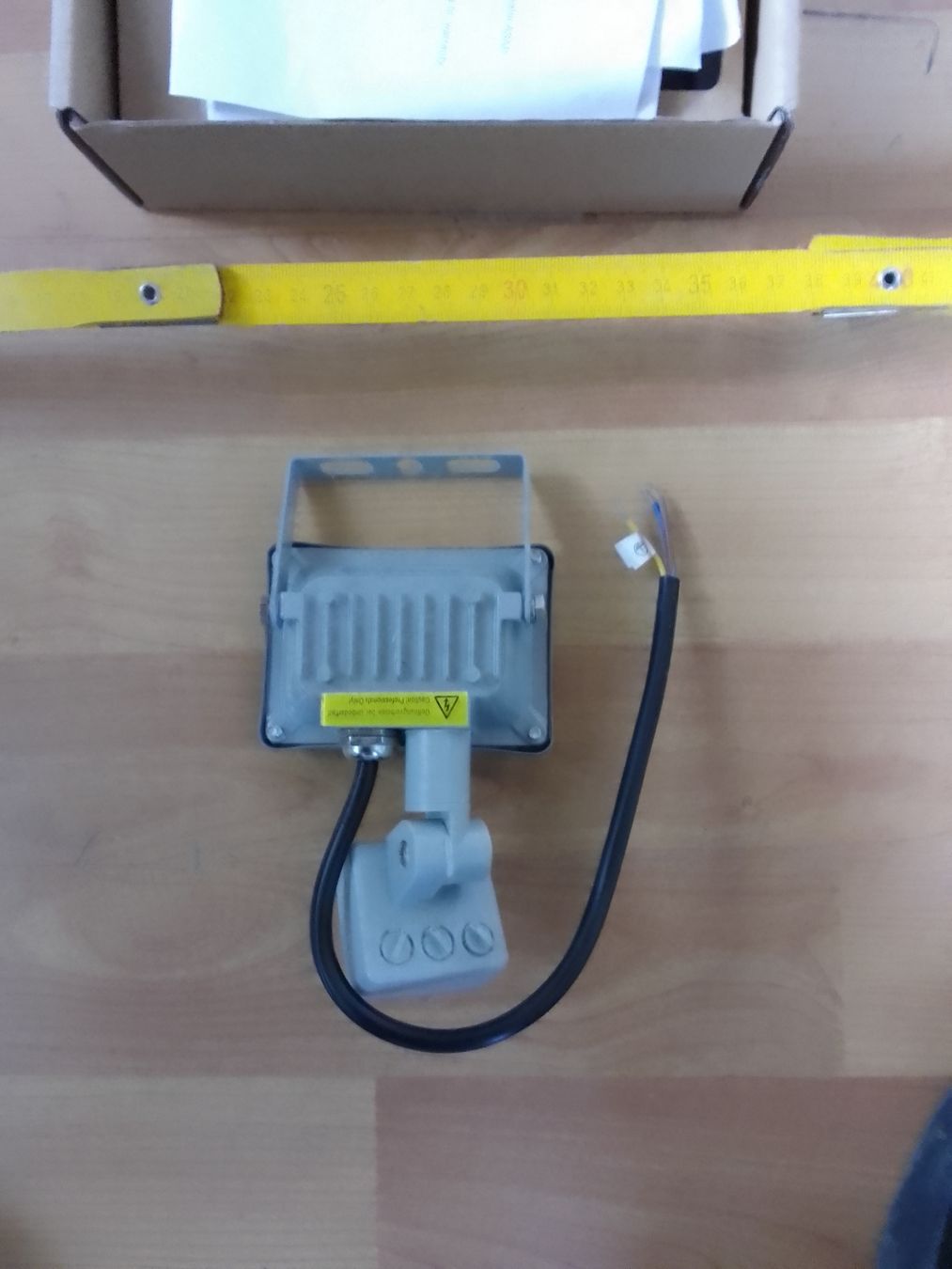 Lampade: LED Licht Bewegung und Dämmerung 220V – Usato da Ebmatingen venduto da swiss.canadian 2