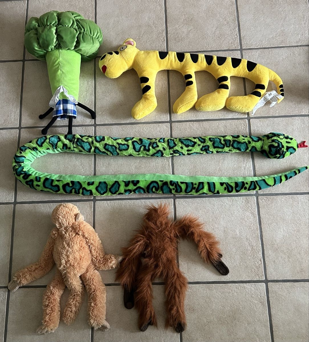 Giocattoli: Plüschtier-Set: Broccoli, Schlange, Tiger, Affen – Usato da Luterbach venduto da Magnesium3 1