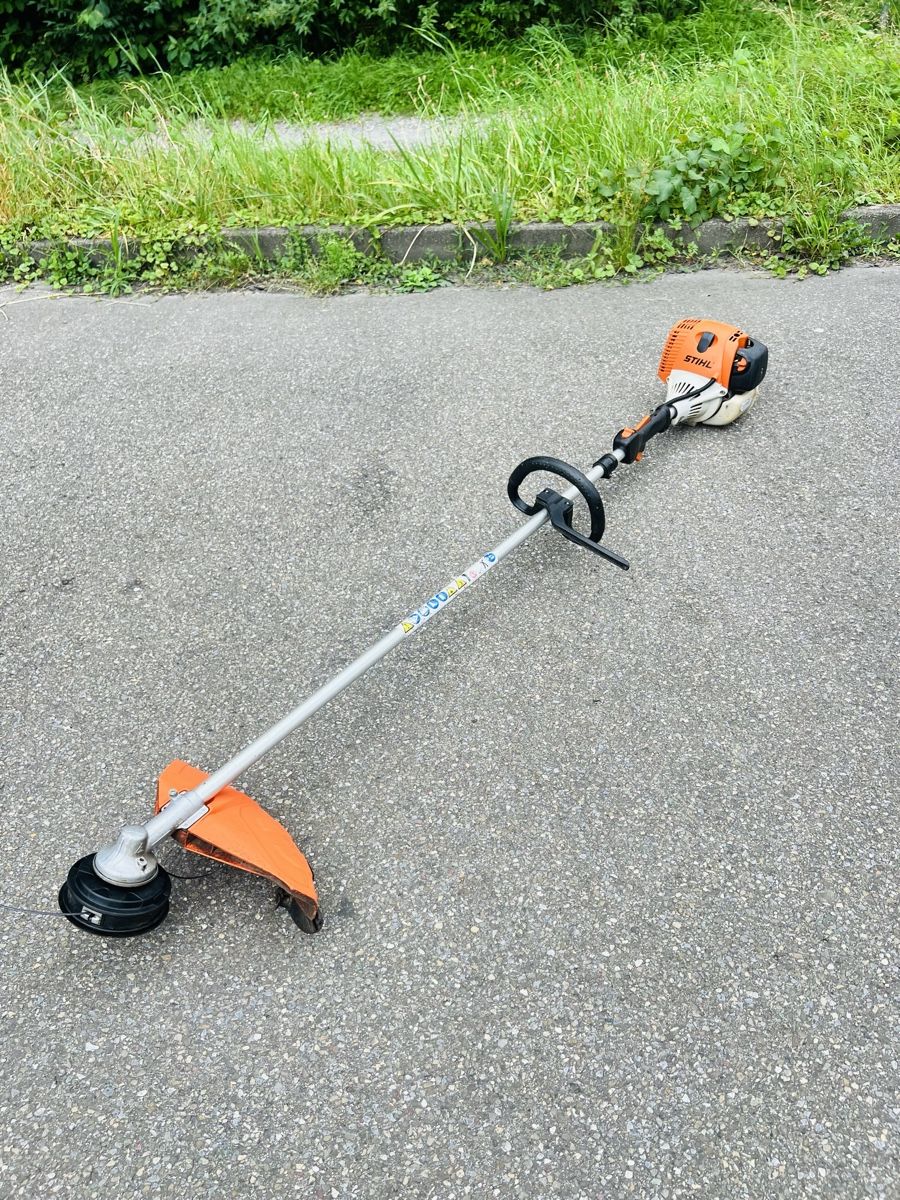 Stihl Tutti gli attrezzi: Rasentrimmer Stihl KM 100 R – Usato da Urdorf venduto da Faz_19 2