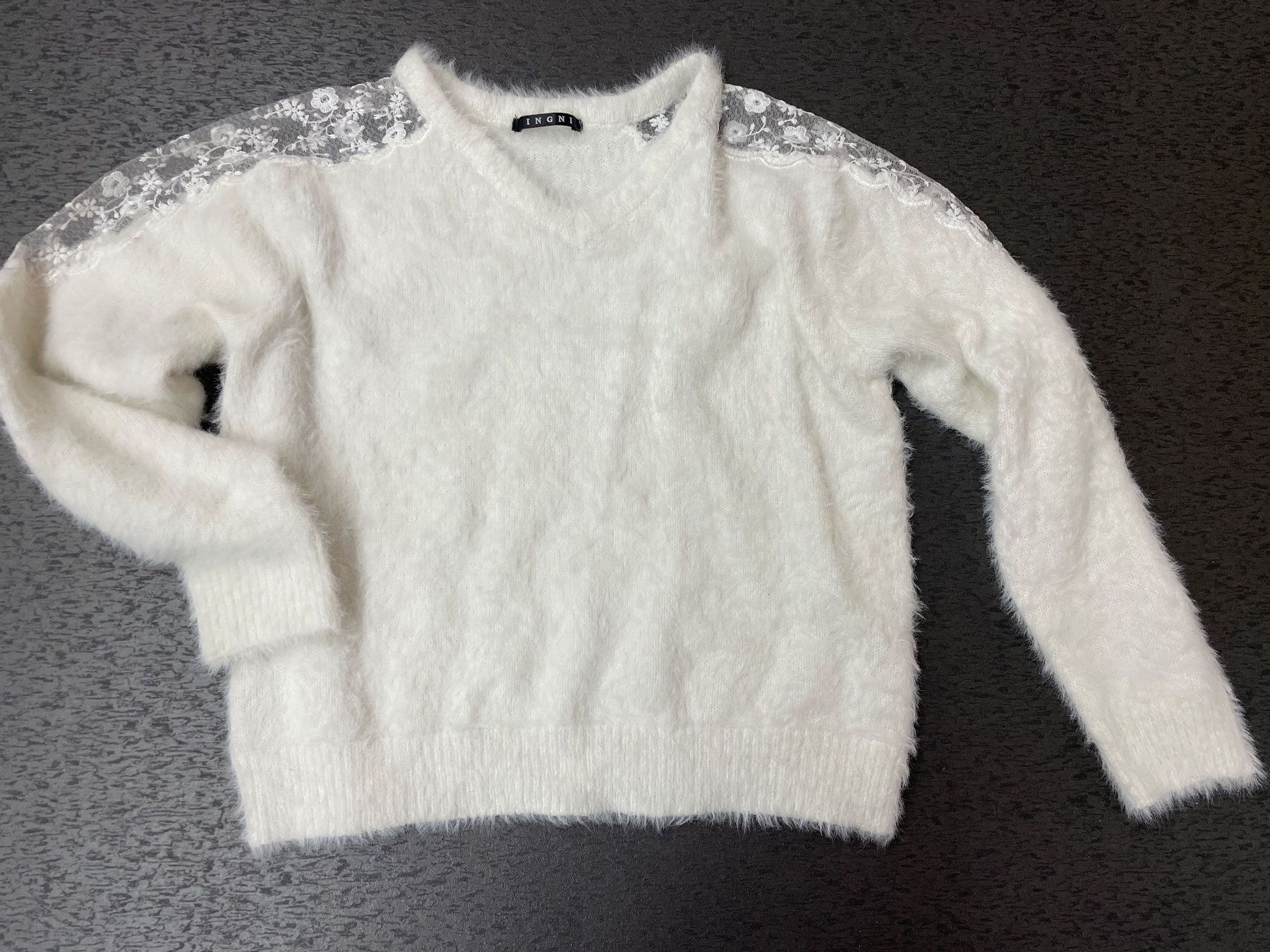 Pullover & Sweatshirts: Kuscheliger  Pullover aus Japan, mit Spitze, Gr. ca.38 – Gebraucht aus Füllinsdorf von bienli