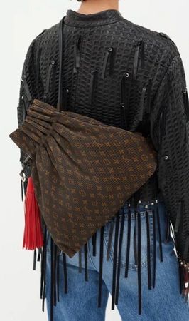 MUST WANTED - LOUIS VUITTON Tasche Explorer plissé, 40x36cm