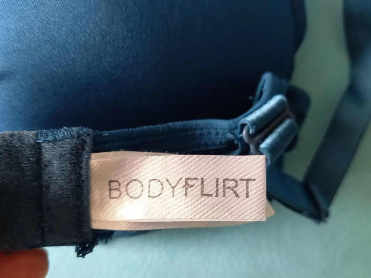 Altra biancheria intima: BH türkis mit Spitze 80C – Usato da Unterengstringen venduto da saraman 1