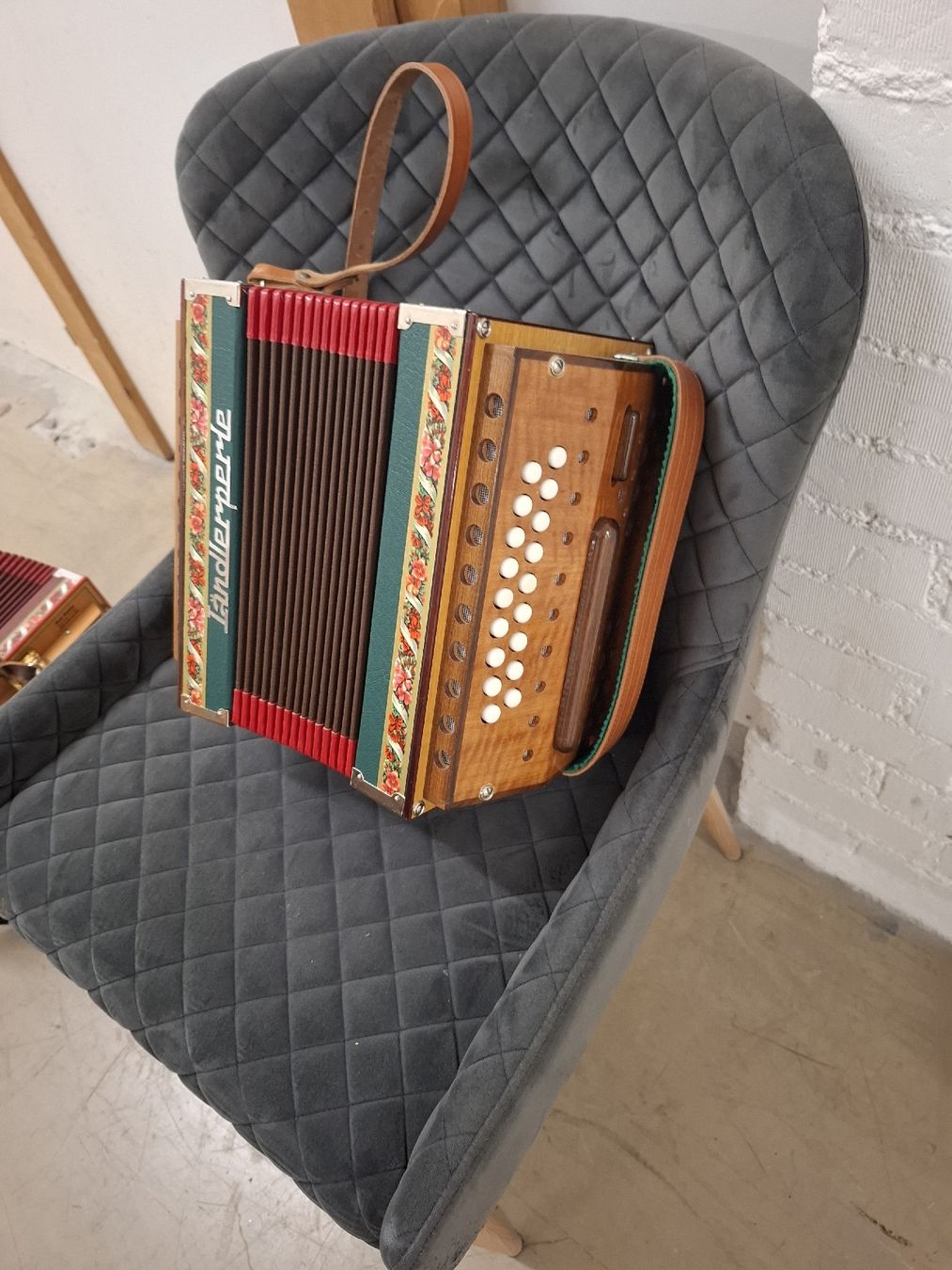 Strumenti musicali: schwyzerorgeli.wie neu – Usato da Villeneuve venduto da BibiVintage 9