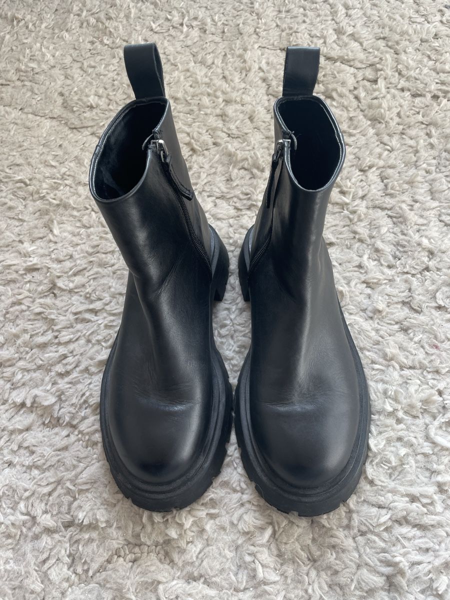 Zara Scarpe da donna: Black Leather Chunky Chelsea Boots – Nuovo (secondo la descrizione) da Roche VD venduto da closetcleanse
