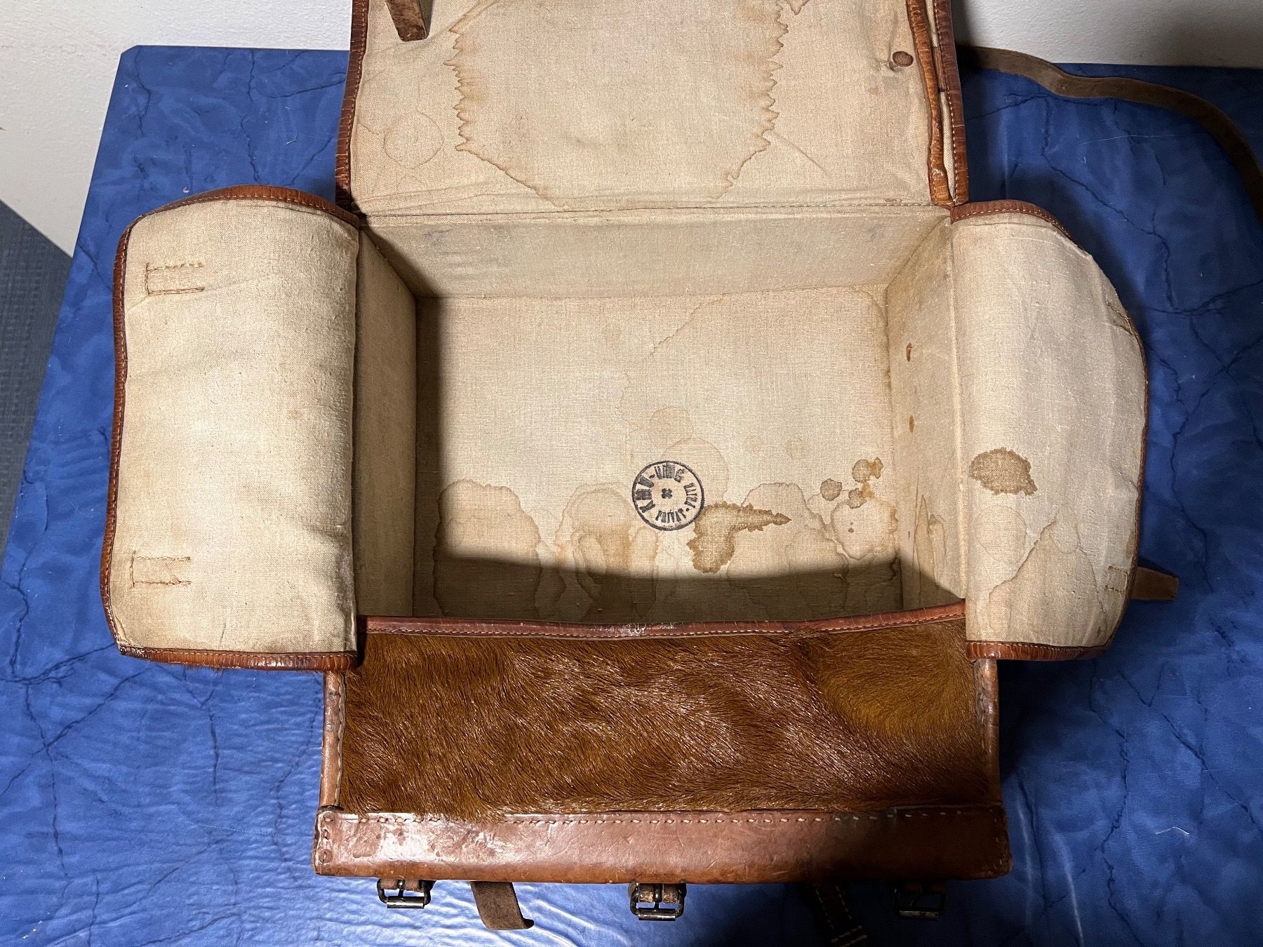 Rucksäcke: Sac à dos en peau de vache – Gebraucht aus Charmey (Gruyère) von ya_12 7