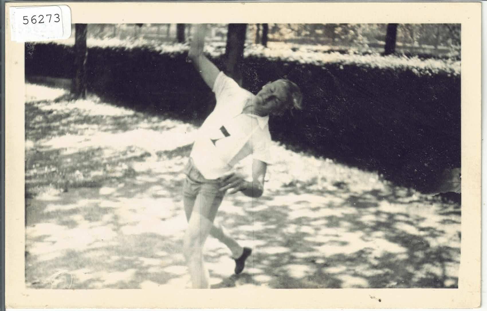 Cartes postales: Sporttag - Der Kugelstösser – D'occasion à Ettingen par Kartenplanet