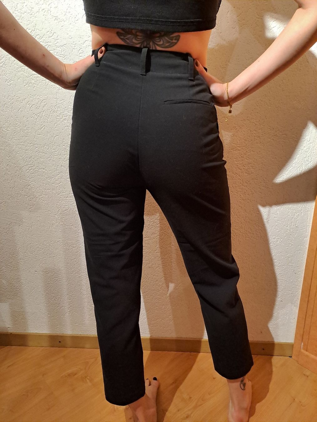 Benetton Pantaloni: Pantalon noir Benetton, taille 34 – Usato da Valeyres-sous-Montagny venduto da Romy. 3