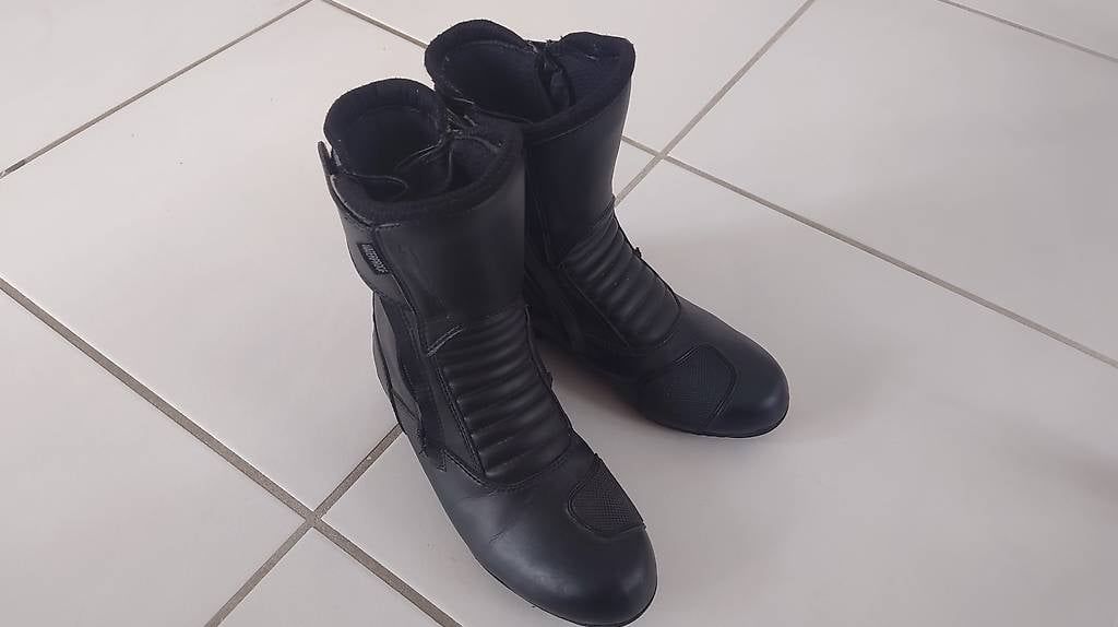 Scarpe da donna: Motorrad Stiefel Grösse 39 Damen – Usato da Gossau ZH venduto da sta_fjx8