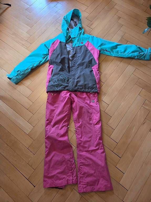 DC shoes Giacche: DC Snowboard (Veste + Pantalons) Gr. M – Usato da Biel/Bienne venduto da AlpinaJones