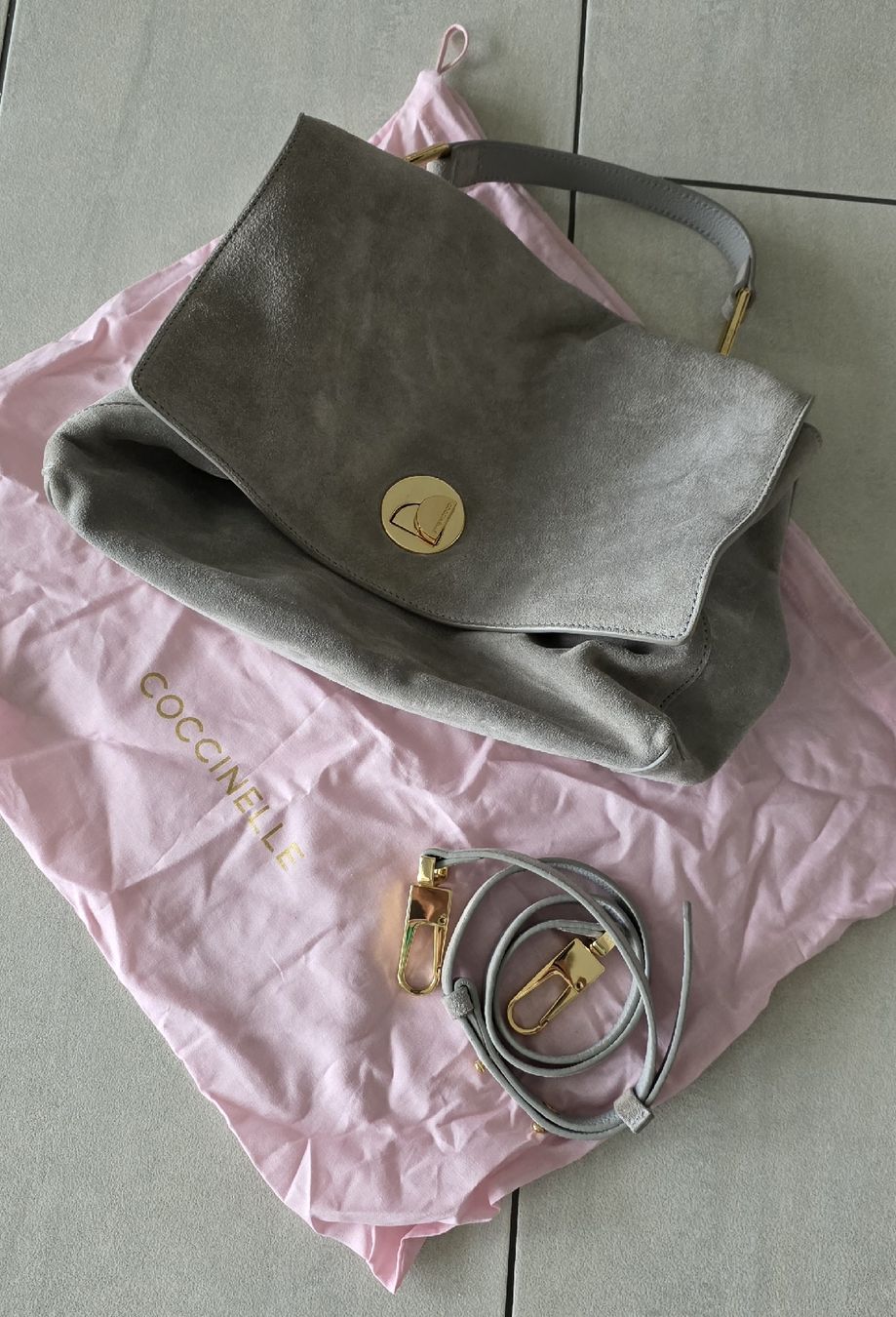 Coccinelle Borse da donna: Coccinelle Tasche Modell Liya mit Staubbeutel . – Nuovo (secondo la descrizione) da Rümlang venduto da ilc_vm5p