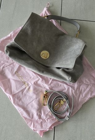 Coccinelle Tasche Modell Liya mit Staubbeutel .