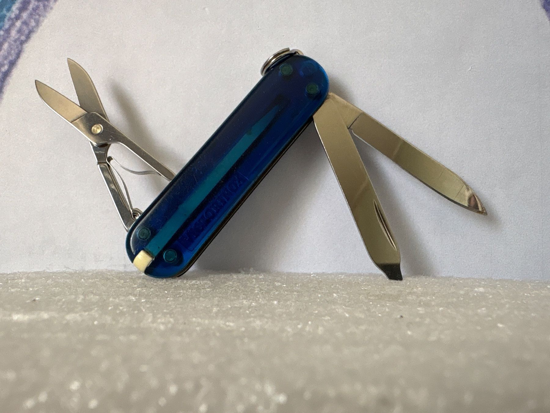 Victorinox Coltelli tascabile: VICTORINOX - Classic blue trans - Sackmesser – Usato da Andwil SG venduto da Rainboli 1