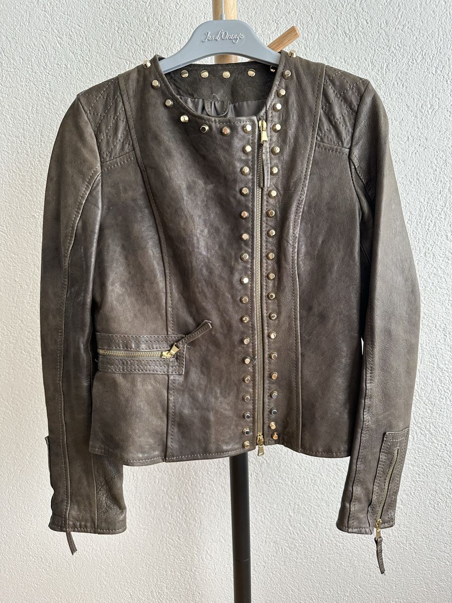 Massimo Dutti Giacche: Echtlederjacke Grösse 34/XS mit Nieten – Usato da Cham venduto da CBirinci