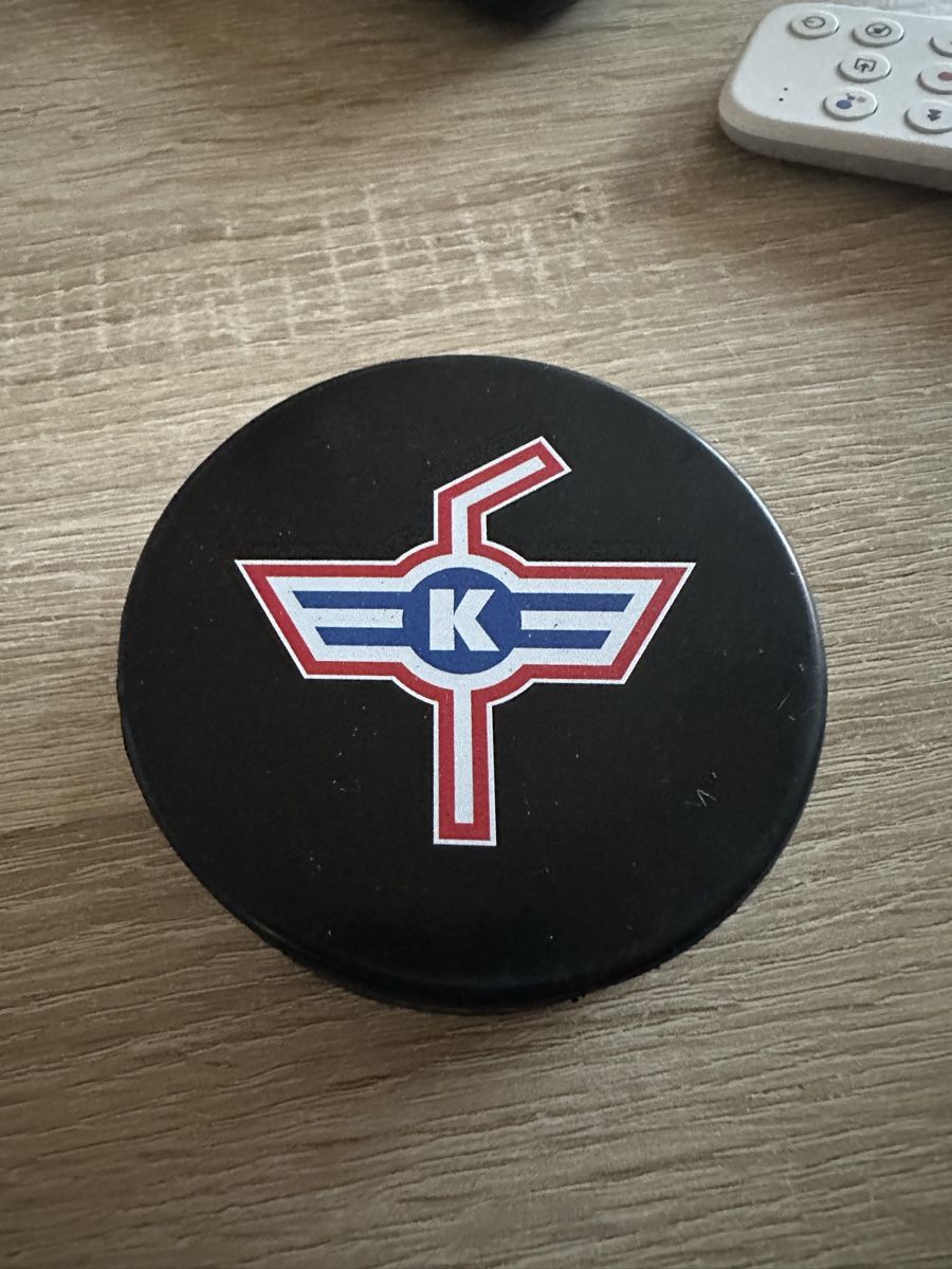 Palloni: Eishockey Puck Kloten – Nuovo e nell'imballaggio originale da Zufikon venduto da tam_gfx6