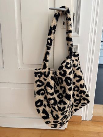 Studio Noos Holy Cow Teddy Mom Bag