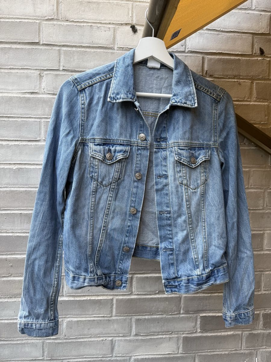 H&M Giacche: Jeansjacke H&M – Usato da Münchenbuchsee venduto da na_sch3053