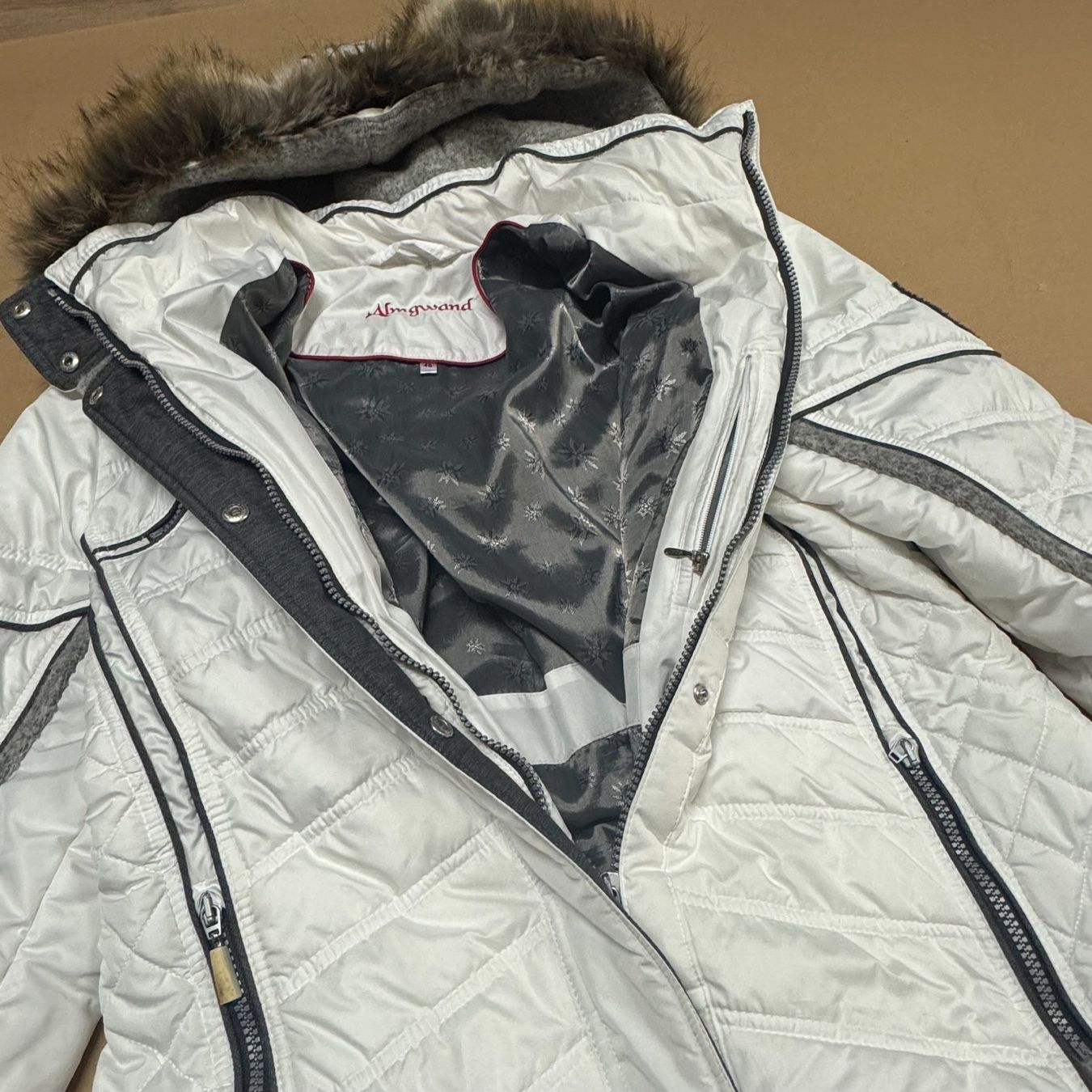 Almgwand Giacche: Almgwand white functional winter jacket warm vintage y2k – Usato da St. Gallen venduto da sourced_limited 5