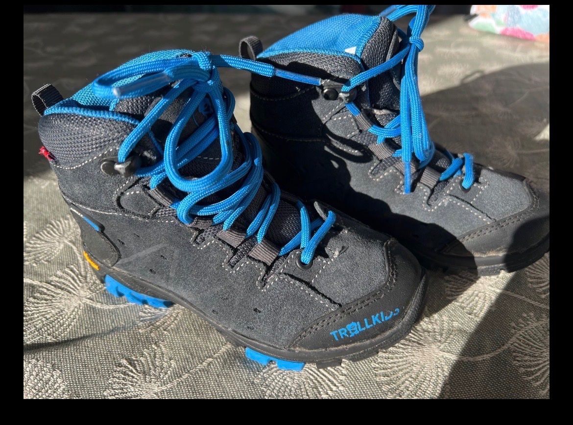 Scarpe per ragazzi: Trollkids Leder Wanderschuhe Gr. 27  28 – Usato da Steffisburg venduto da Kudiru