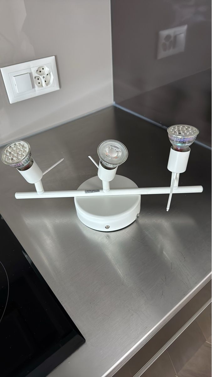 Ikea Lustres & lampes de plafonds: IKEA White Ceiling Spot Light – D'occasion à Dietikon par and_bv5y