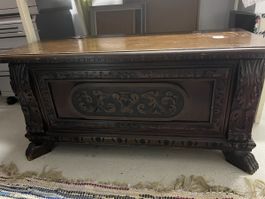 Antico baule in legno massiccio, ideale come decoro!