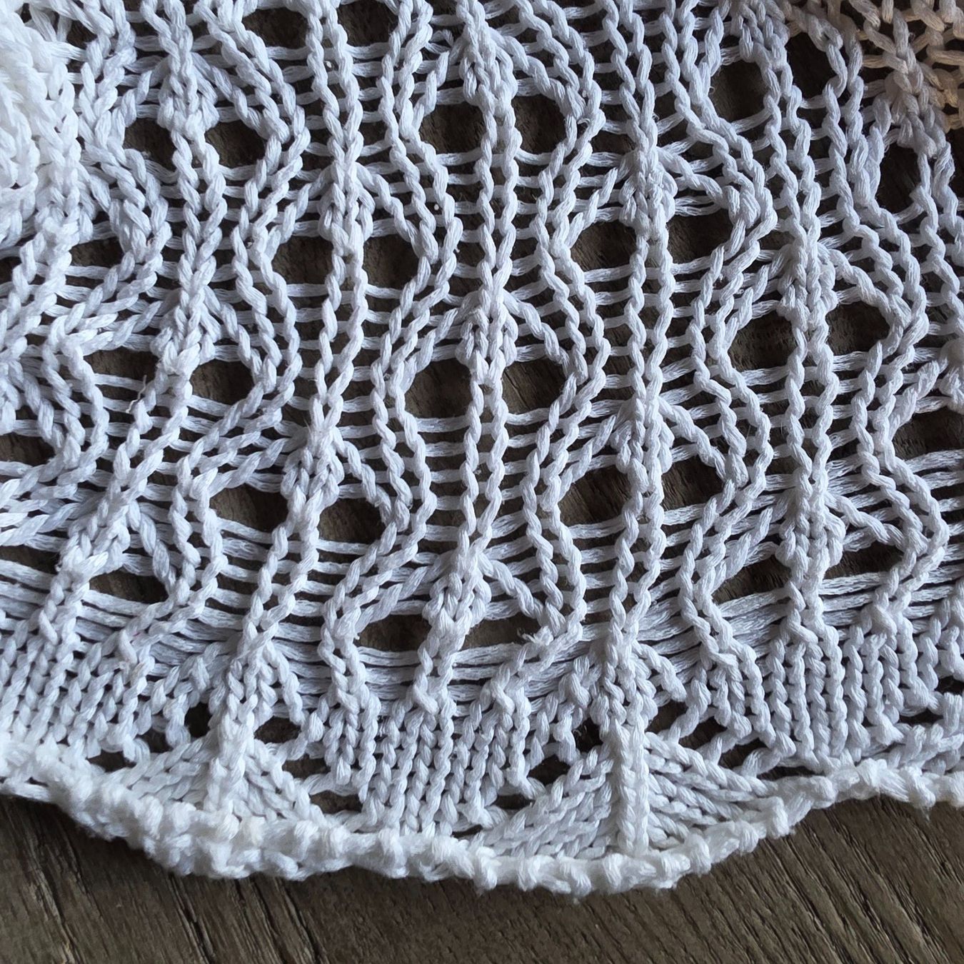 Maglioni & Felpe: 🐸 ZABAIONE GEHÄKELTER PULLOVER / STRANDPULLOVER WEISS – Usato da Môtier (Vully) venduto da Frogs 9