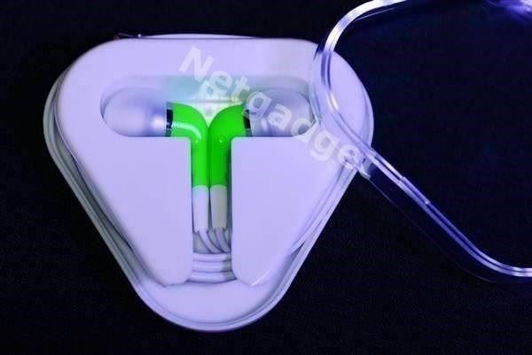 Cuffie: In Ear Headset Kopfhörer für iPhone iPod – Nuovo e nell'imballaggio originale da Yverdon-les-Bains venduto da Netgadget 2