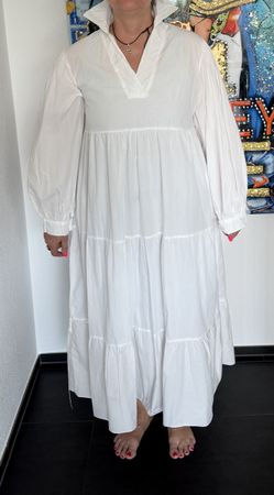 Kleid weiss Grösse L Stufenrock Kragen guter Zustand