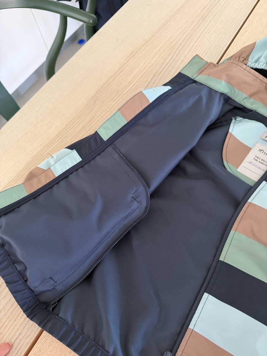 Minymo Giacche: Minymo Kids Rain Jacket Size 110 excellent condition – Usato da Uitikon Waldegg venduto da sta_5ndj 3