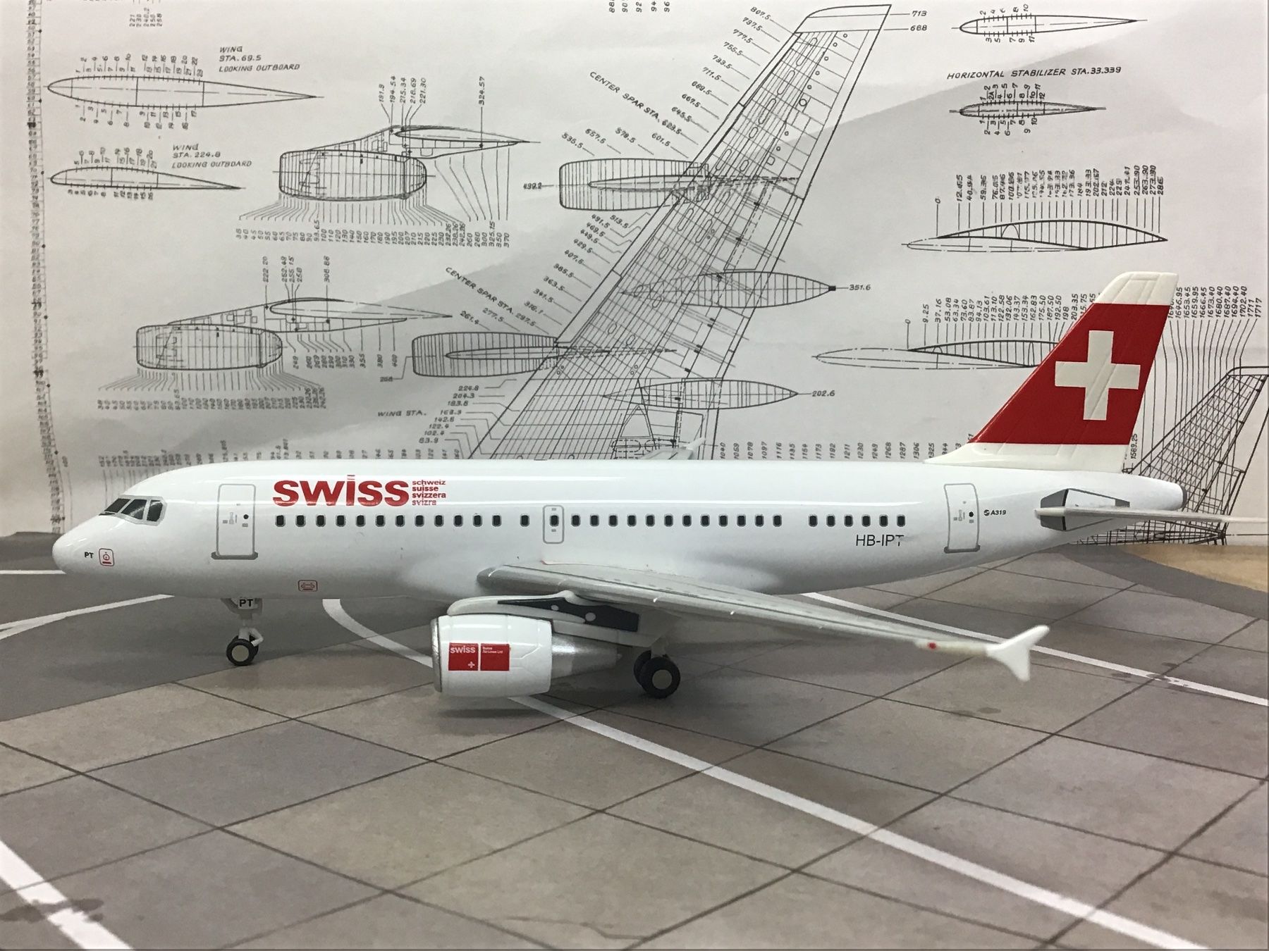 Swiss Kit di modellismo & Modellini statici: Swiss Airbus A319 Flugzeugmodell -1:200 – Usato da Männedorf venduto da Modelle-aller-Art 2