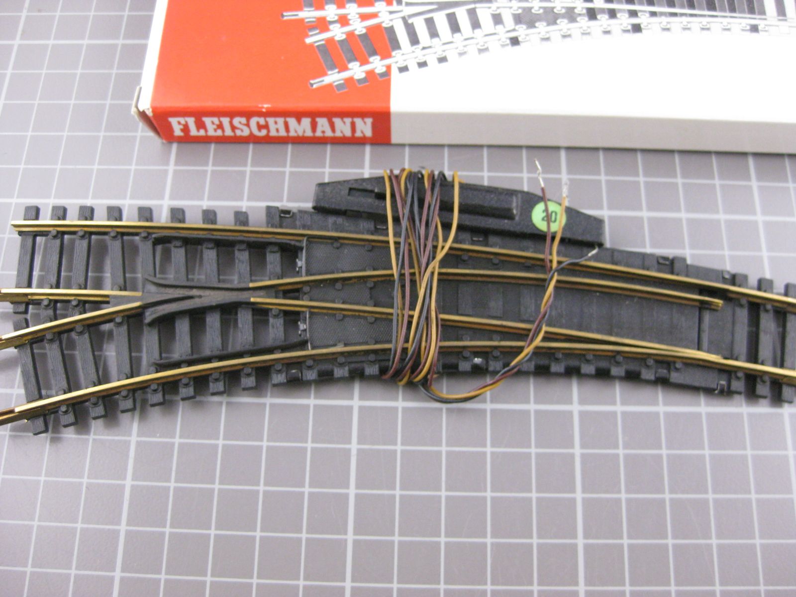 Fleischmann Modelleisenbahnen: Fleischmann Elektro-Bogenweiche 6076 – Gebraucht aus Malters von Marosko 1