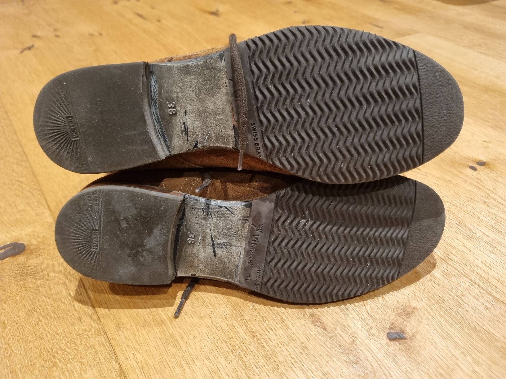 Tommy Hilfiger Scarpe da donna: Wildlederschuhe Tommy Hilfiger Grösse 38 – Usato da Wiesendangen venduto da sunny_tofino 2