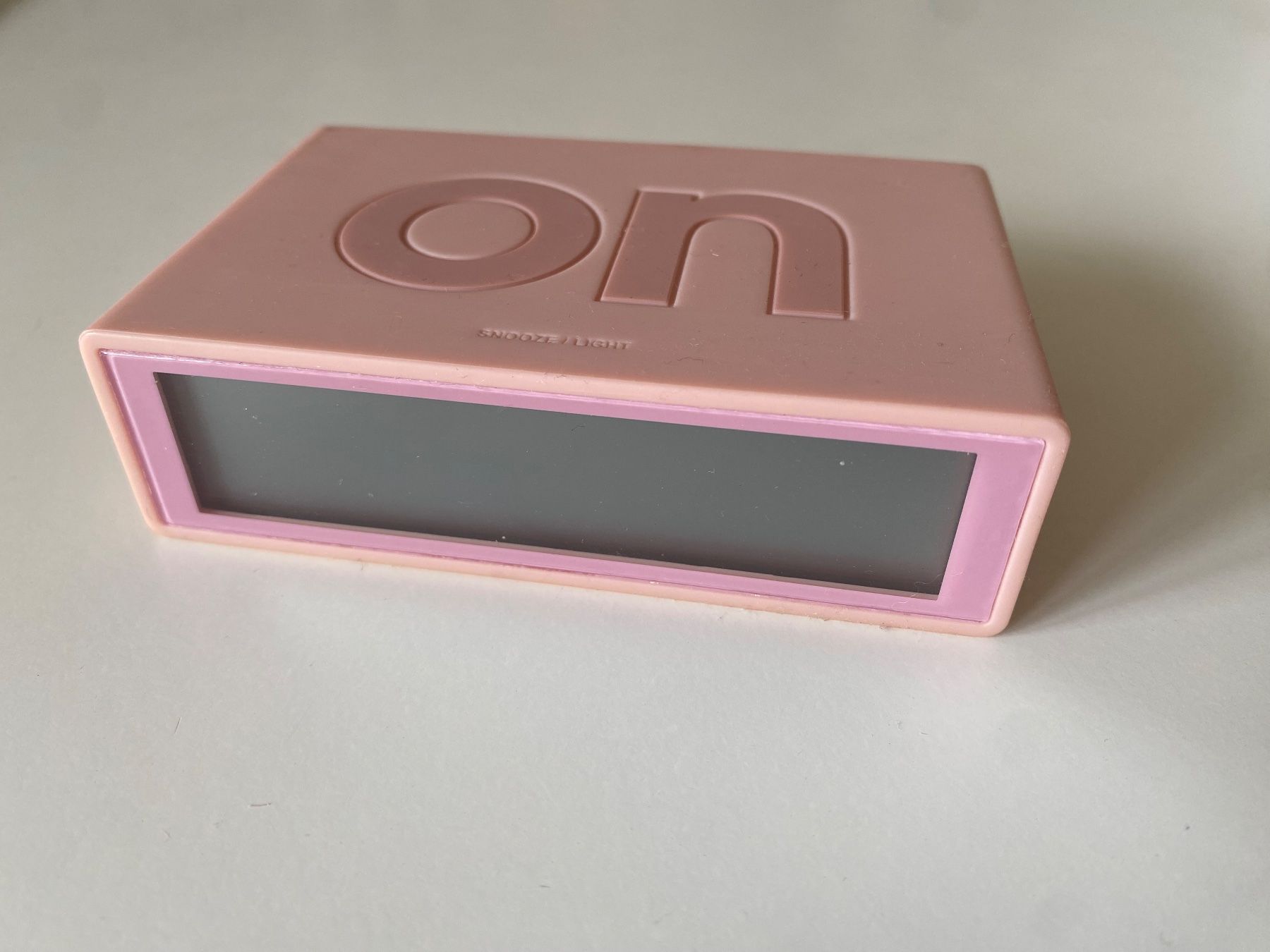 Lexon Sveglie: Lexon Flip - digitaler Funkwecker mit Drehfunktion – Usato da Rorschach venduto da Fliegenflieger