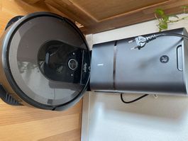 Roomba i7+ Saugroboter mit Ladestation und Zubehör